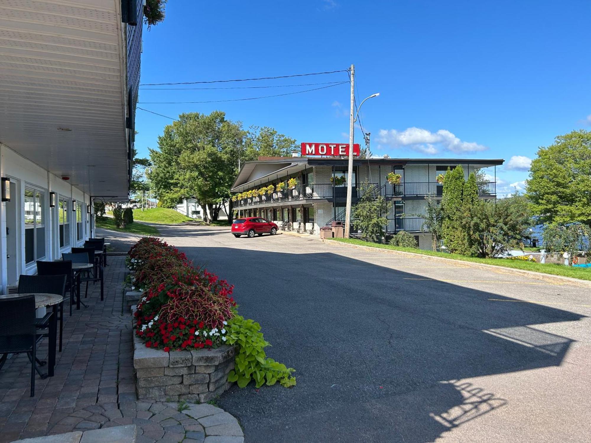 Motel Panoramique Chicoutimi Exterior foto